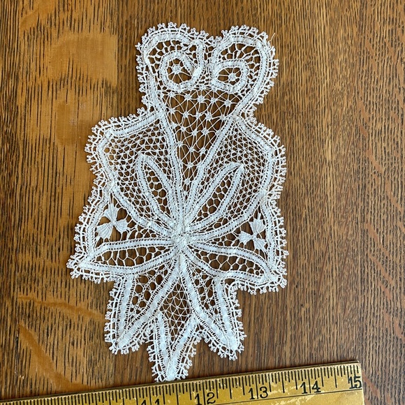 Pair of Vintage White Lace Appliqués | Floral Scrollwork Needle Lace Trim | MCM - Picture 5 of 14